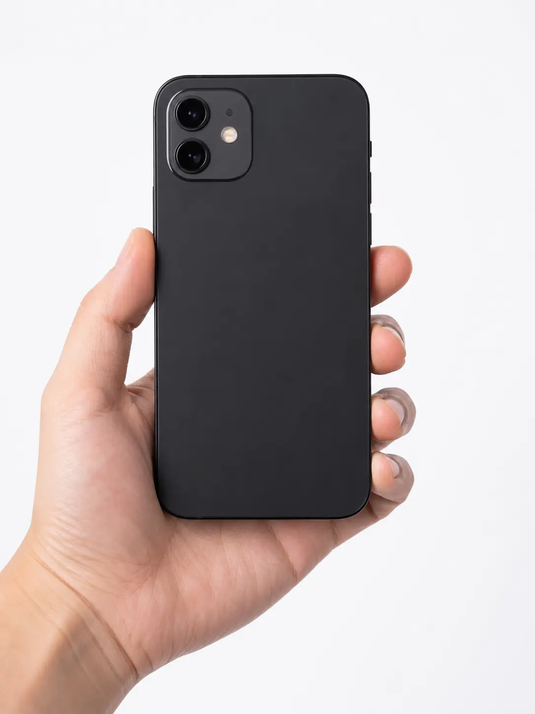 otkup iPhone 12 — telefon i euro novčanice na belom stolu, procena vrednosti
