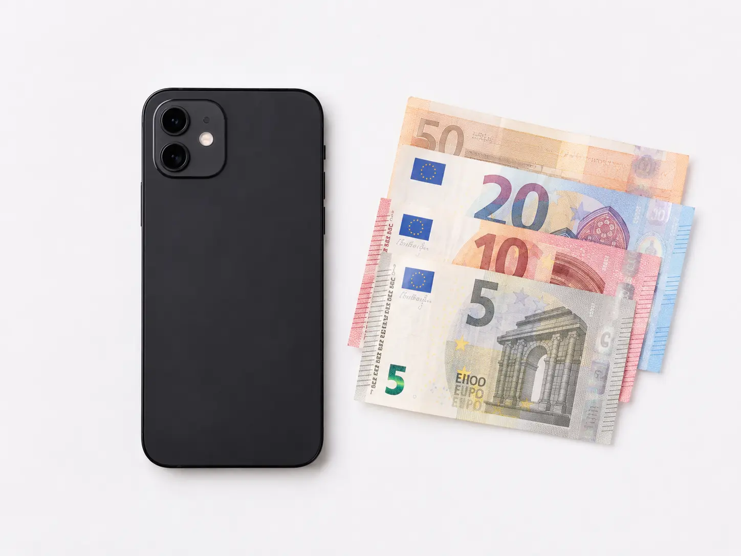 otkup iPhone 12 — ruka drži iPhone 12 black spreman za prodaju