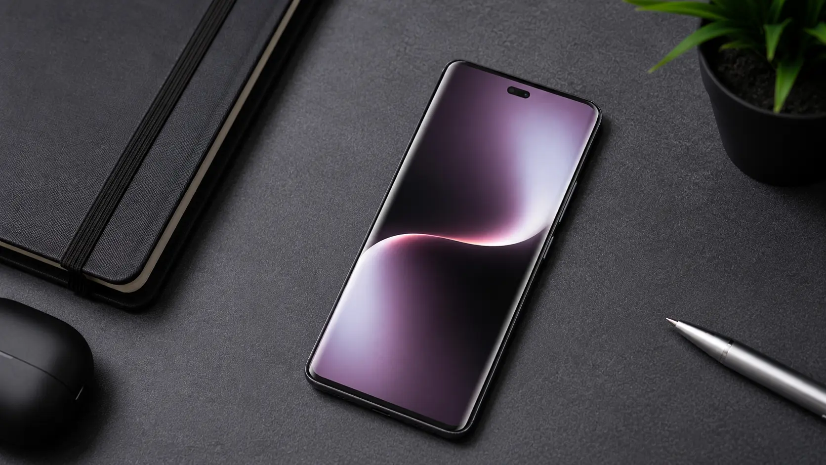 Honor telefon u ruci tokom procene vrednosti polovnog uređaja