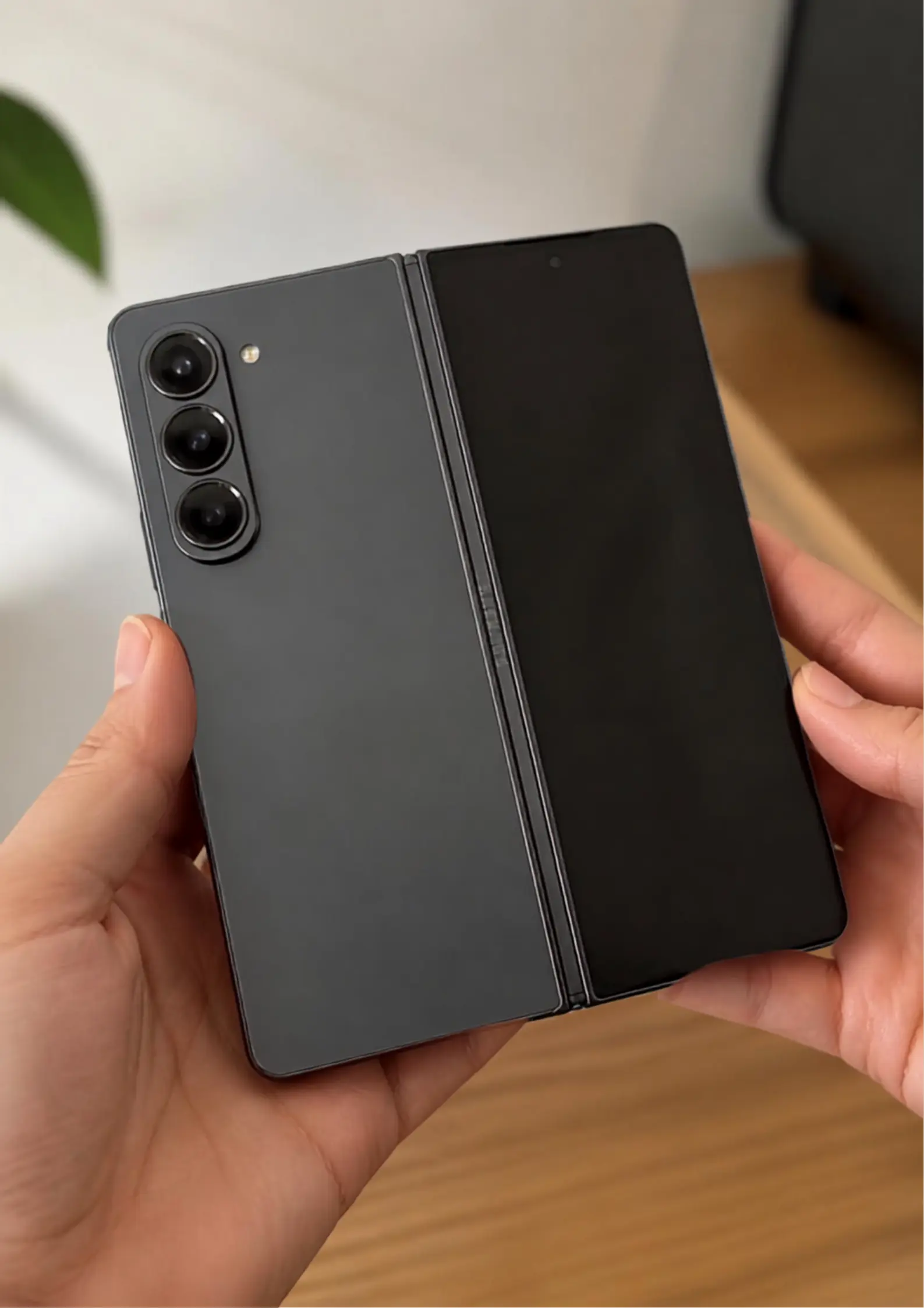 Otkup Samsung Galaxy Z Fold telefona i pregled savitljivog ekrana